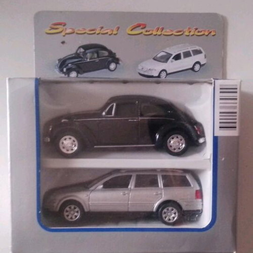 Σετ μεταλλικά μοντέλα αυτοκινήτων Volkswagen Beetle και Passat Variant καινούργια