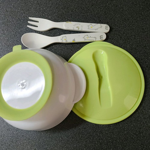 Baby food set used, 2 bowls with lids and spoons