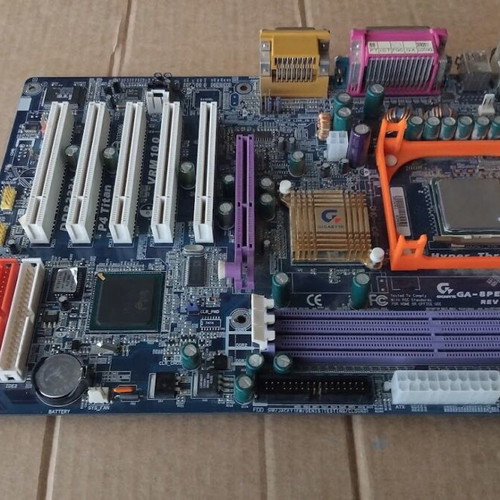 Gigabyte GA-8PE800 REV1.1 motherboard used with CPU, fan, and RAM