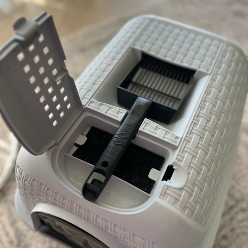 Cat litter box closed RATTAN with activated carbon filter like new