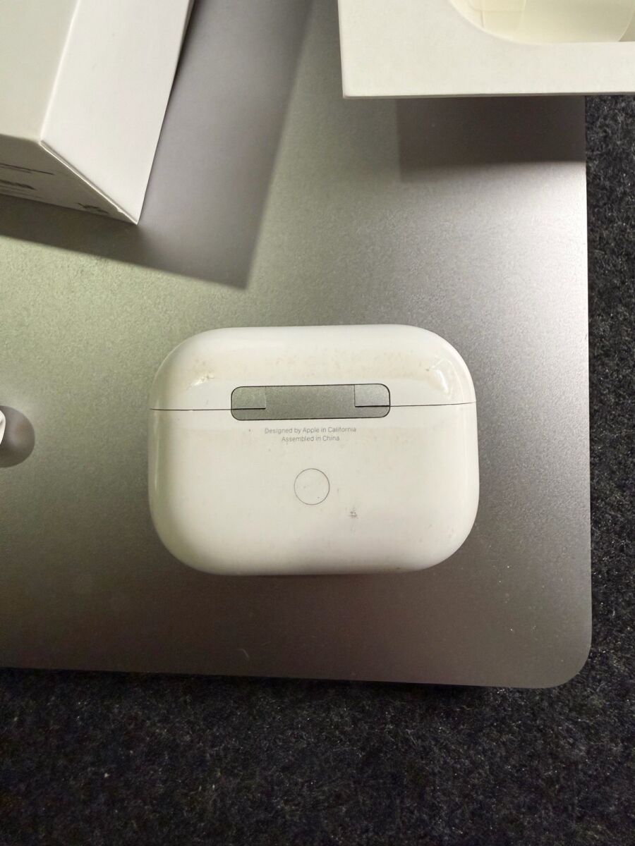AirPods Pro 1 with MagSafe charging case… - € 45,00 - Vendora.cy