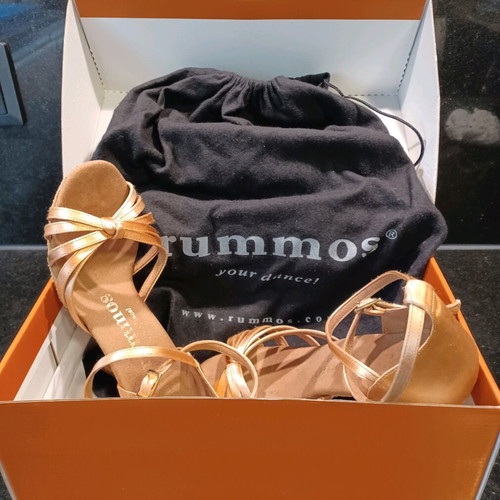 Латински танцови обувки RUMMOS употребявани, златист champagnize, номер No. 34/5