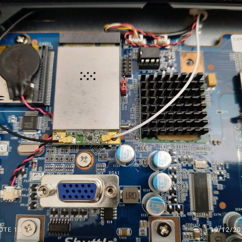 Computer screen like new, needs hard drive and memory