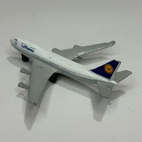 Matchbox 1988 Skybusters Boeing 747-400 Lufthansa used