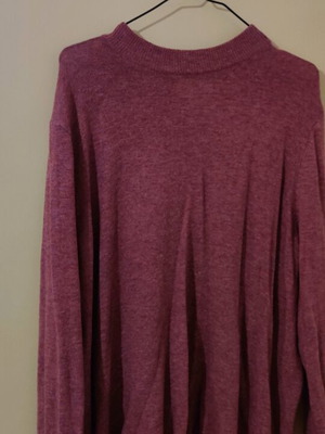 Pink sweater like new, light material, size XL