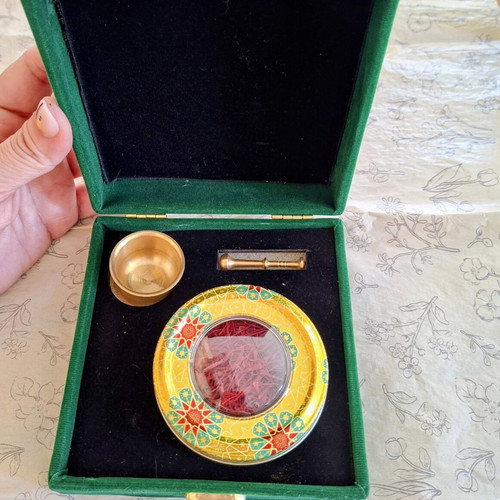 Authentic Persian Saffron Gift Set new, decorative plate and brass mortar