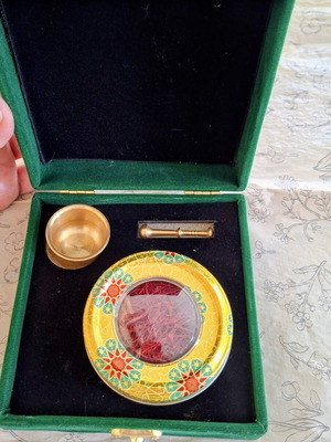 Authentic Persian Saffron Gift Set new, decorative plate and brass mortar