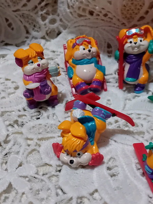 Kinder Funny Bunny figure set like new with bunnies in the snow