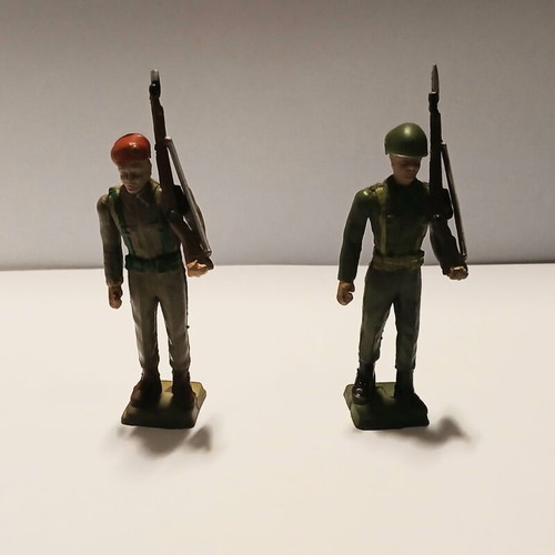 Athina toy soldiers infantry used, broken bayonet tip