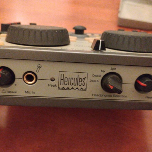 Hercules DJ Console MK2 mixer