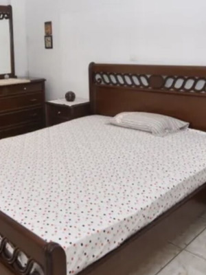 Bedroom furniture set like new with solid wood, two nightstands, dresser and mirror