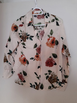 Mango shirt with flowers used, size Small, multicolor