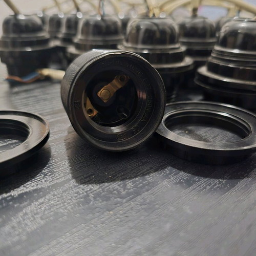 Black E27 lamp holders used, pack of 30 with cables