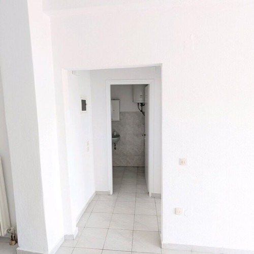 Γκαρσονιέρα 60 τ.μ. με δύο βεράντες στο κέντρο της Καρδίτσας