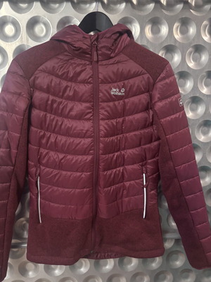 Γυναικείο μπουφάν Jack Wolfskin σαν καινούργιο, αντιανεμικό, καφέ και κόκκινο
