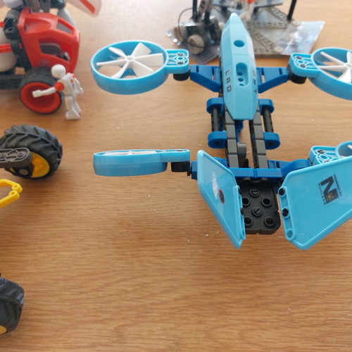 Shell V-Power Space Explorers Toys pack of 5 constructions used