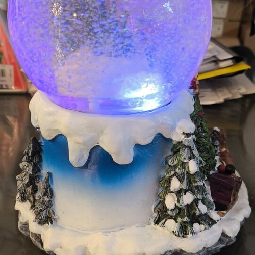 Christmas snow globe like new with music and light change