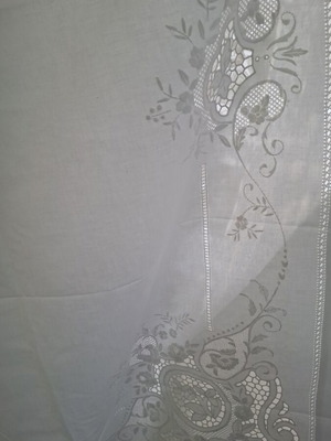 Handmade white cutwork bed sheet set with two pillowcases, cotton