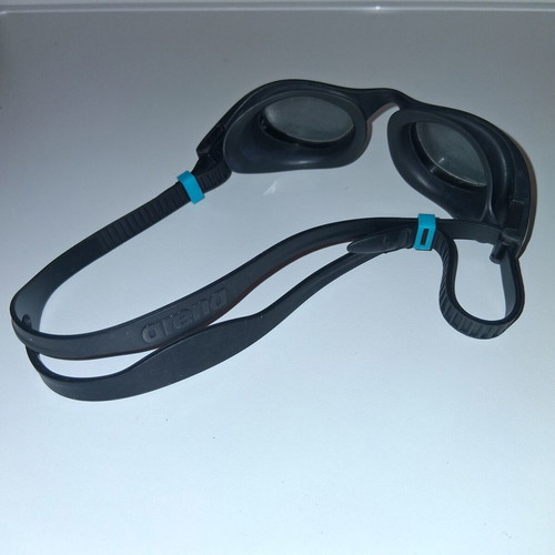 Arena swimming goggles like new