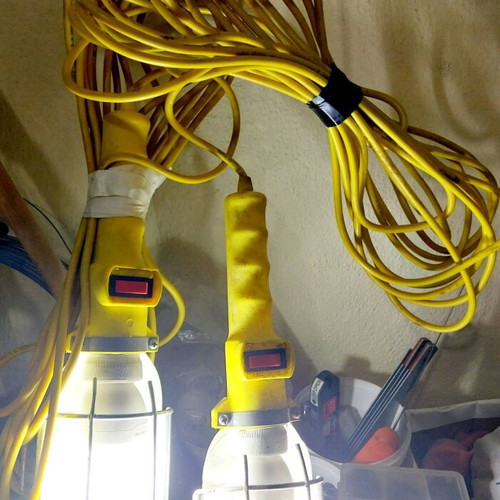 Set of 2 Professional Work Lamps like new, metal construction