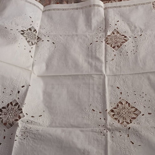 Vintage cutwork tablecloths like new, set of 2