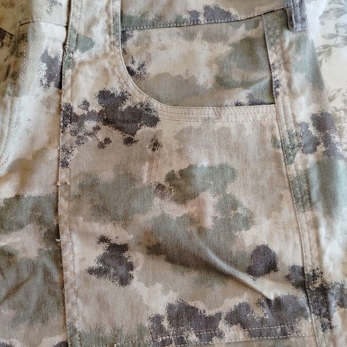 Bell-bottom pants with large square pockets, like new