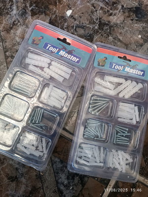 Screw and wall plug set new, pack