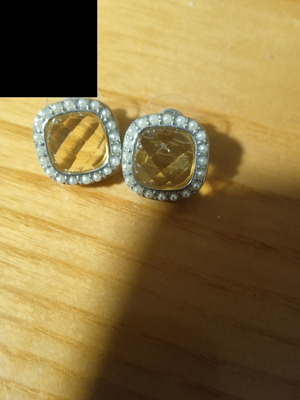 Earrings new square with fake pearls and yellow stone