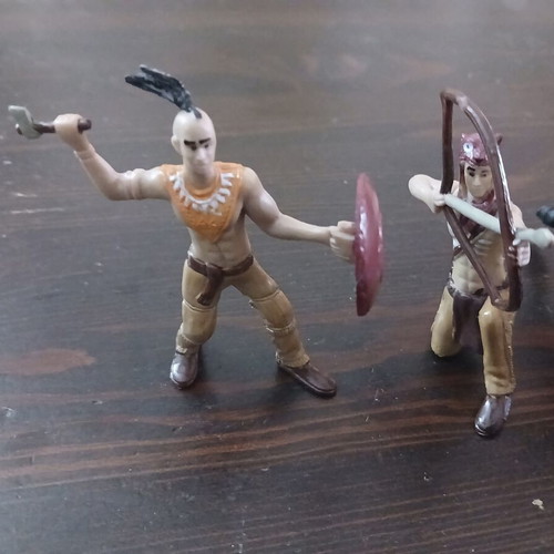 Indian figures set of 4 used
