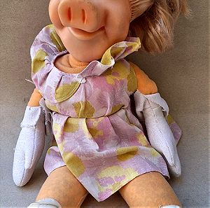 Miss piggy απο το muppet show με τα αυθεντικά  ρουχαλάκια  της