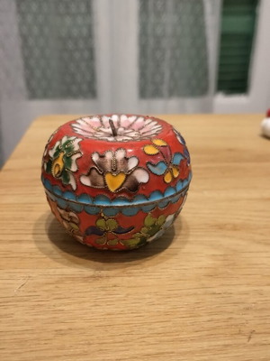 Apple Cloisonne vintage trinket box like new