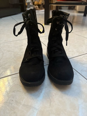 Suede boots size 36 like new, black