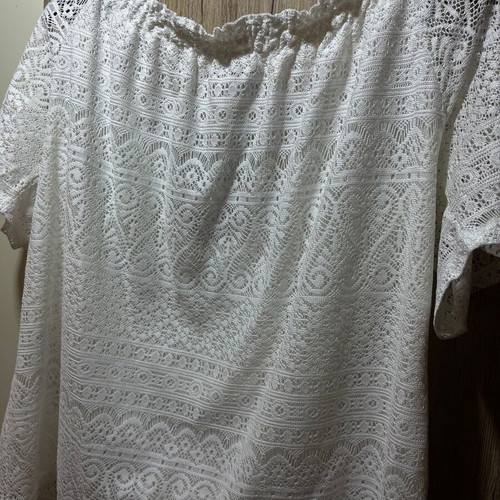 White lace off-shoulder blouse like new, size XL