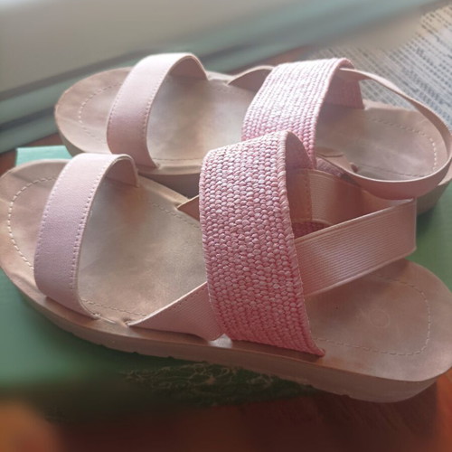 Children's sandals size 38, like new, pink, memory foam sole