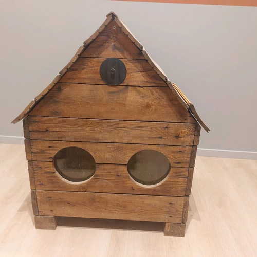 Dog House like new, quality wood with round windows