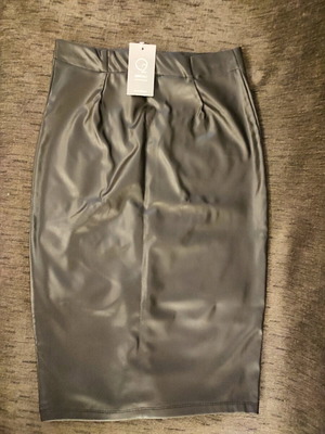 Women's midi skirt new, black, leather-look, size medium
