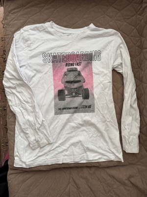 Skateboard long sleeve shirt for boy 11 years like new, white and gray