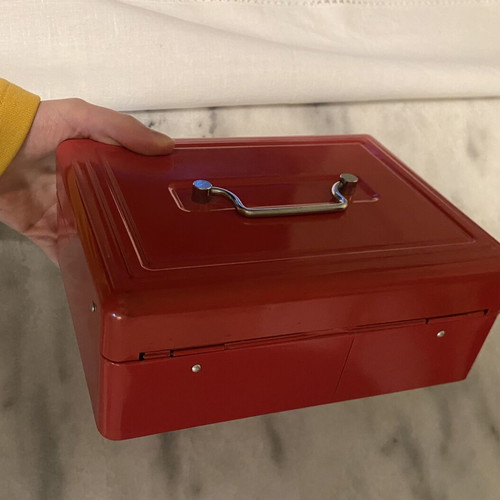 Metal cash box without key