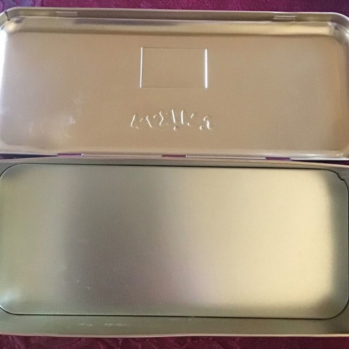 Collectible metal storage box like new, 26cm x 11cm x 6cm