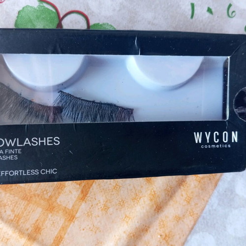 Wycon false eyelashes like new