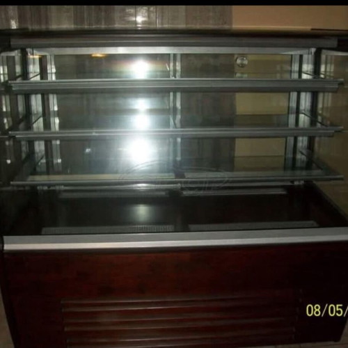 Pastry display case like new with free checkout counter