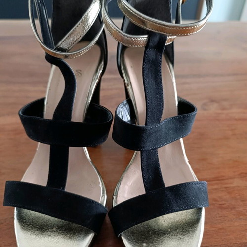 Stefania black high-heeled sandals like new with gold details