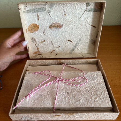 Letter writing set with dried flowers, new, 9 envelopes and sheets