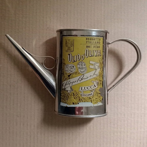 Oil container like new, missing lid
