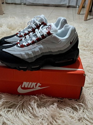 Nike Air Max 95 sneakers καινούργια, μέγεθος 41, μαύρο και γκρι