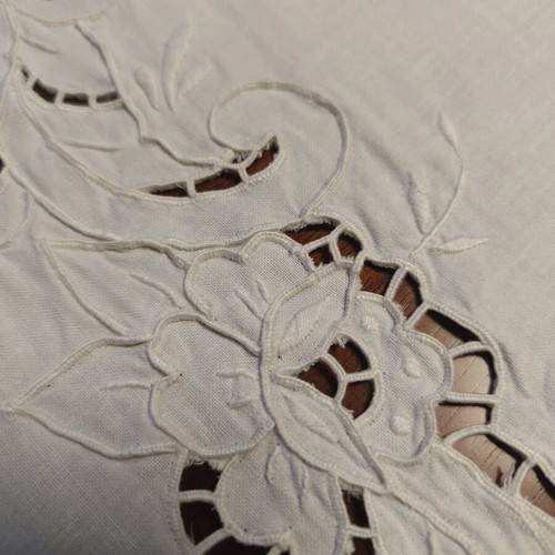 Cutwork handmade sheet like new 220x265