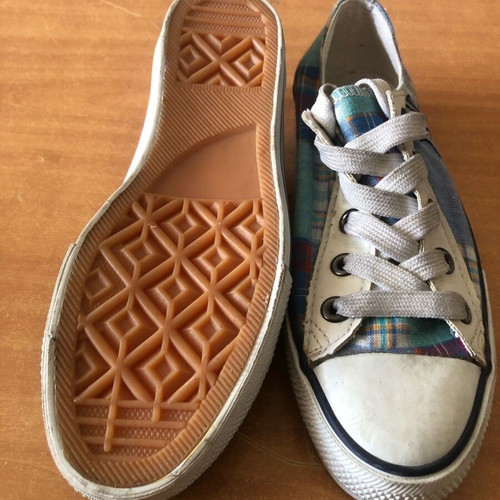 Branded unisex athletic shoes like new, size 37