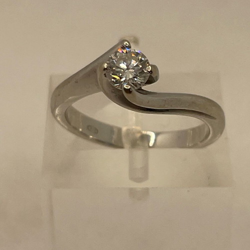White gold 18k solitaire ring used with 0.27ct brilliant