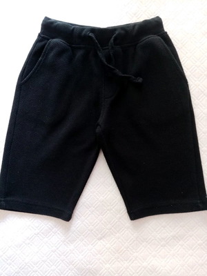 Βερμούδα Funky μαύρη βαμβακερή σαν καινούργια για 8μιση-10 ετών