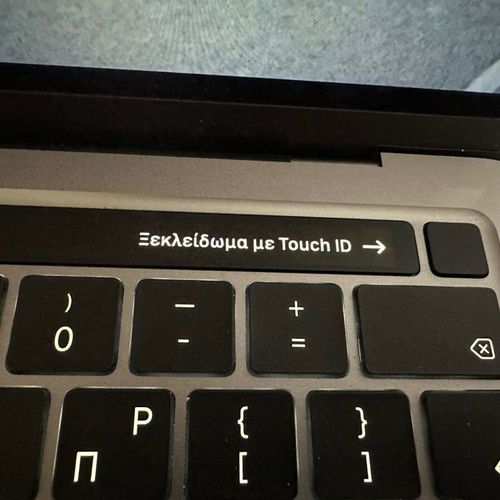 MacBook Pro 13 like new, 512GB, 13.3 inch with backpack and laptop stand